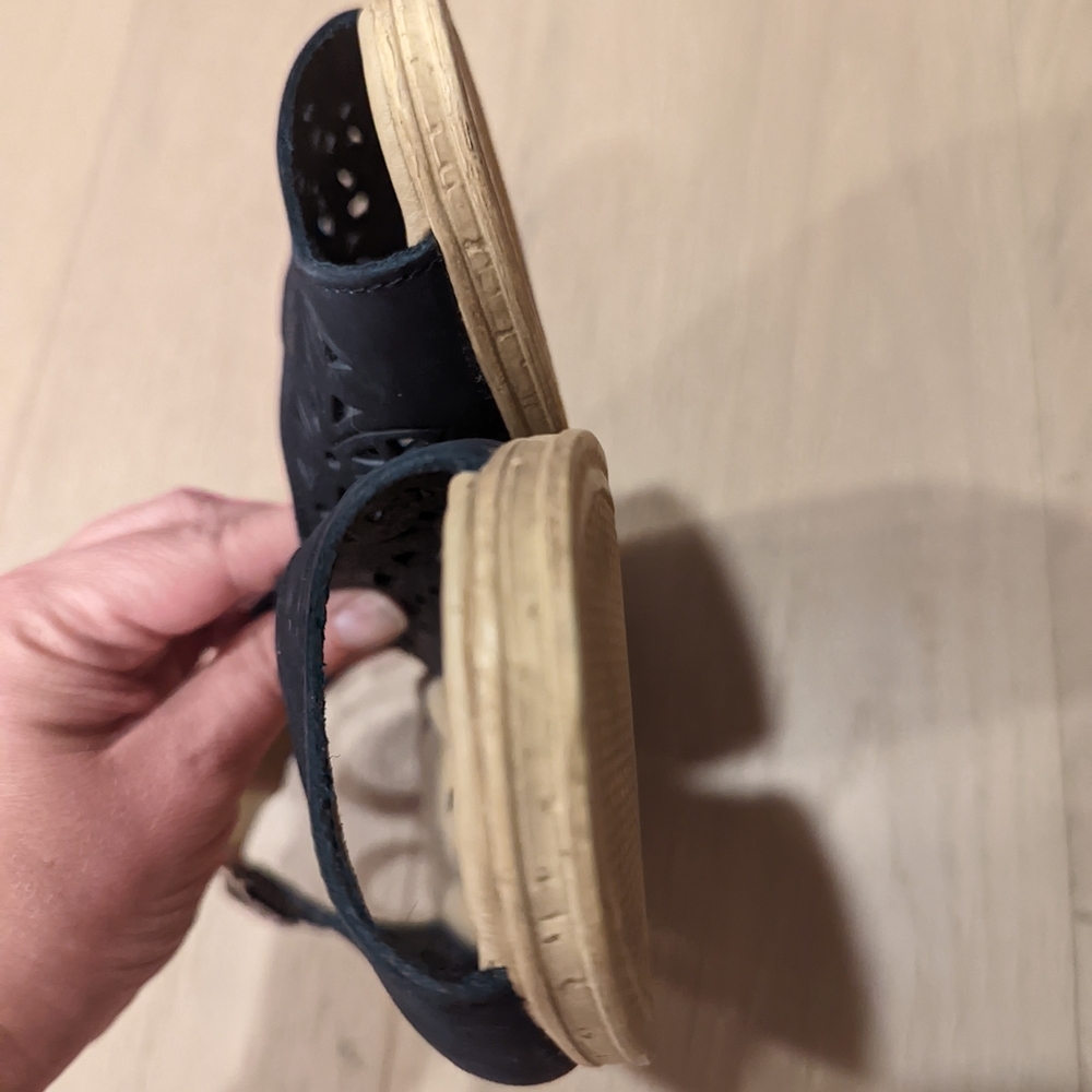 Spring Step Black Slingback Sandals - Picture 3 of 10